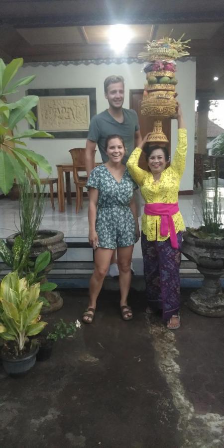 Serongga Guest House Lebih Exterior foto